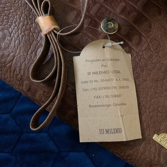 III Milenio leather 3 pocket Hand bag with strap - Picture 7 of 7